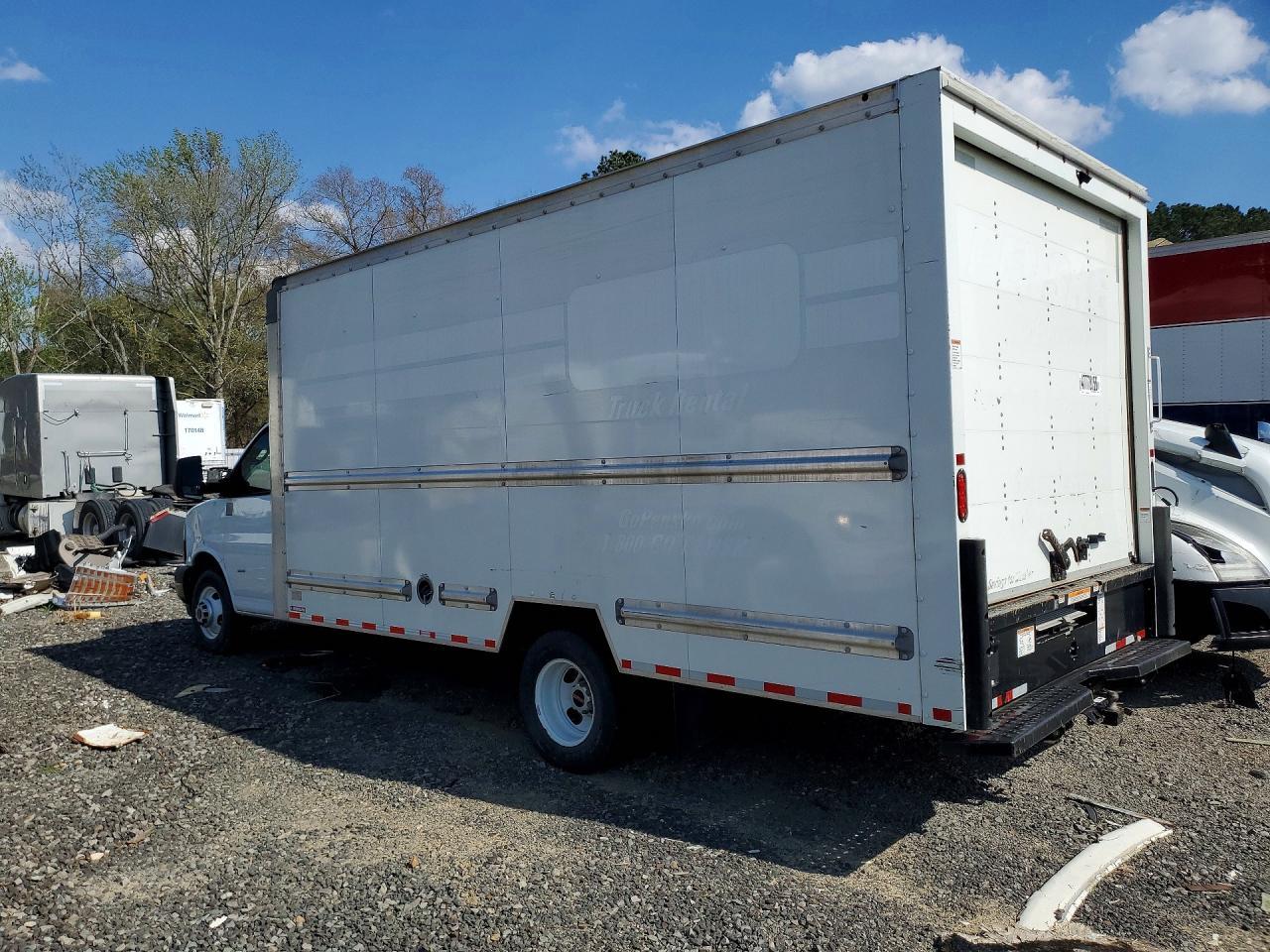 2022 GMC Savana BOX Truck