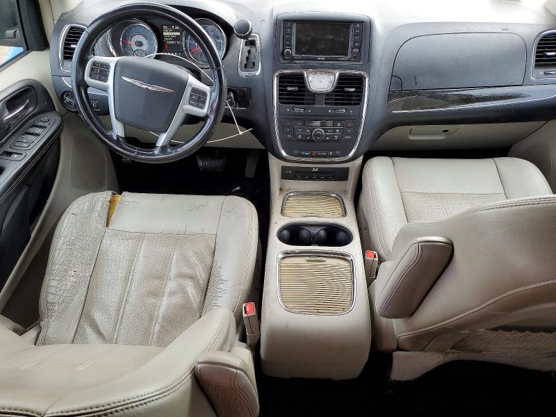 2013 Chrysler Town & Country Touring l