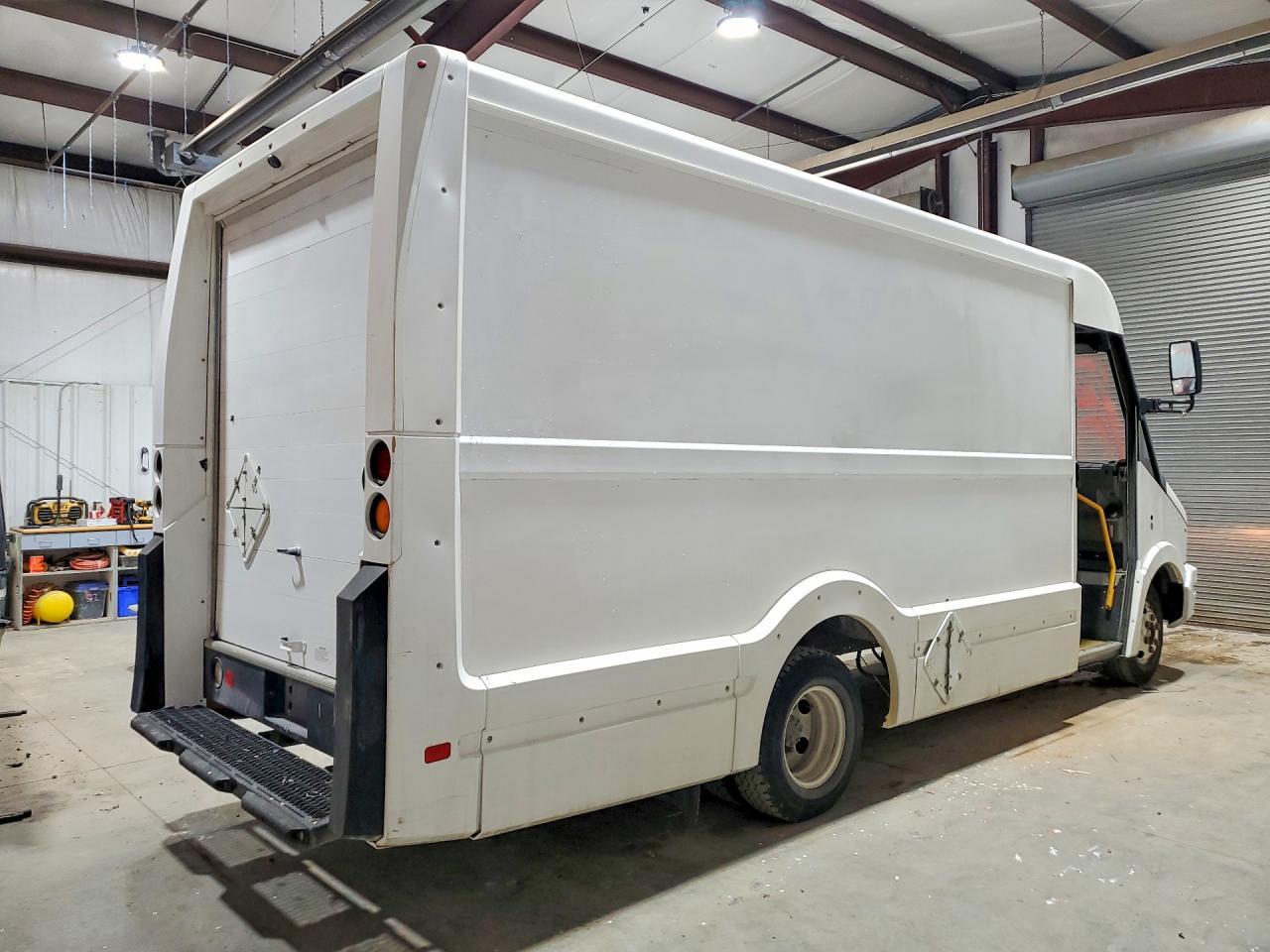 2016 Isuzu Reach Delivery Van