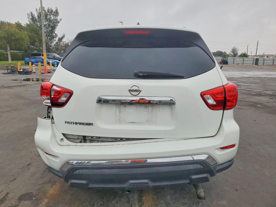 2017 Nissan Path Finde
