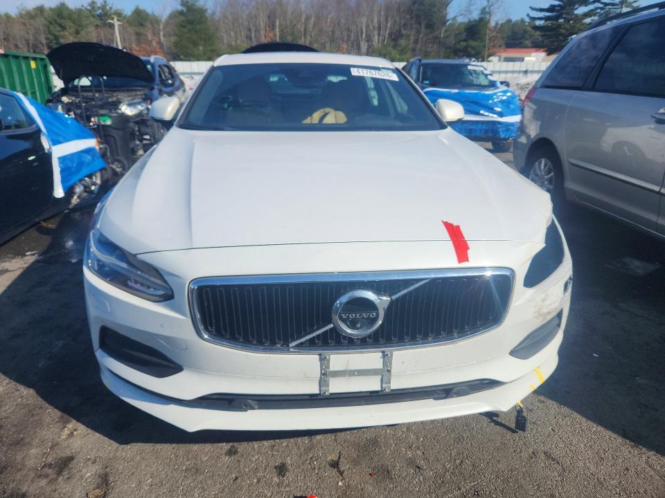 2018 Volvo S90 T6 Momentum