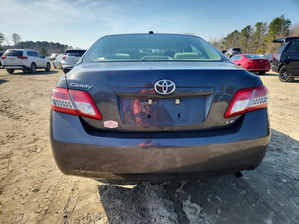 2011 Toyota Camry le