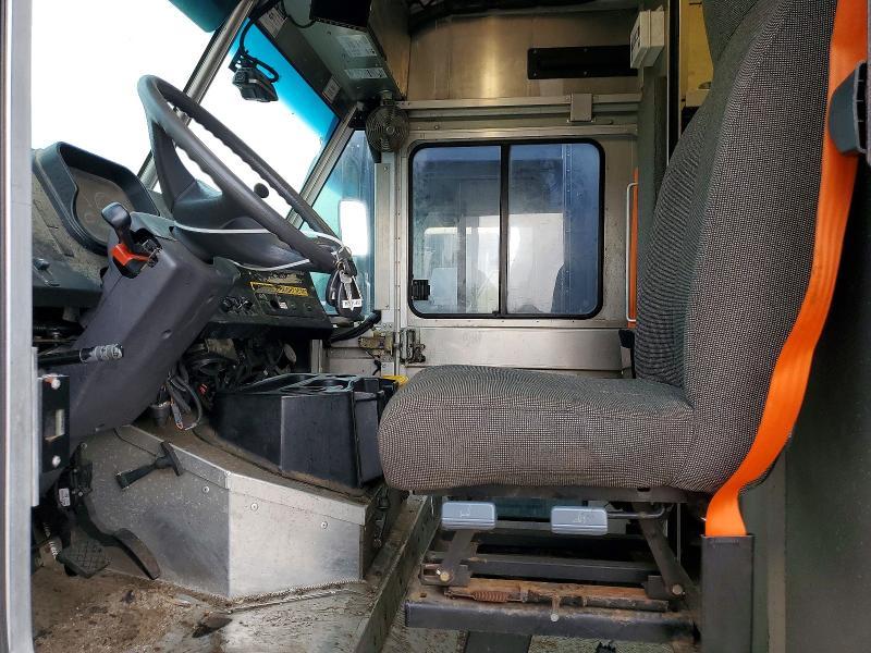 2020 Freightliner MT45G Chassis Delivery Truck