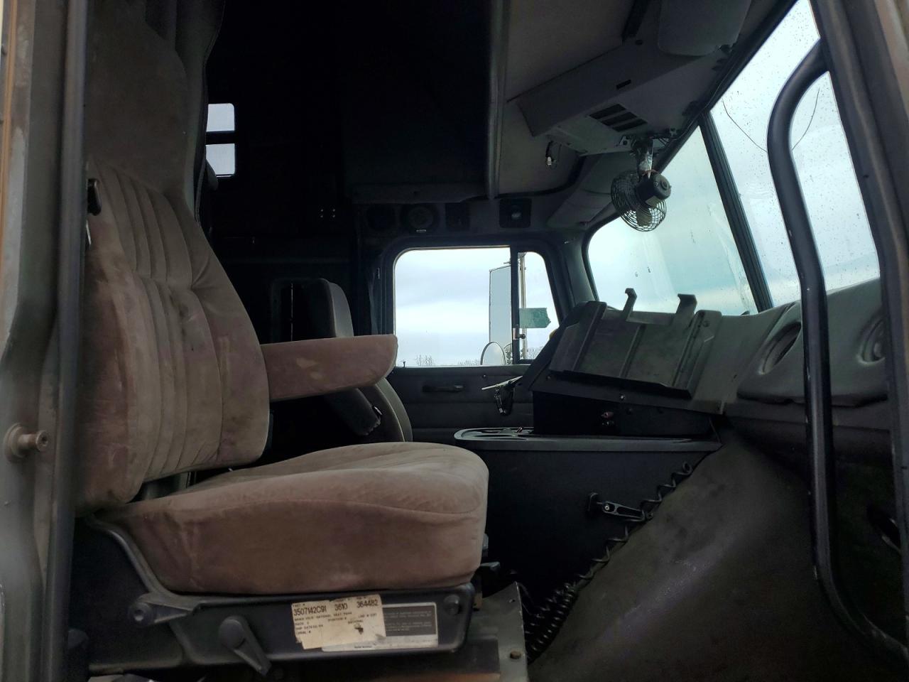 1997 International 9800 Semi Truck