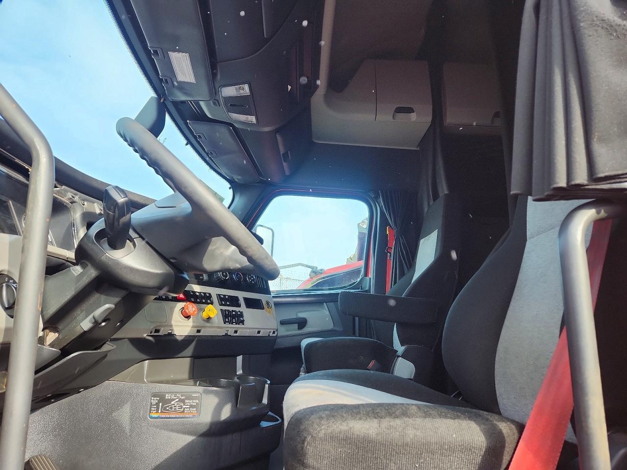 2019 Freigliner 2019 Freightliner Cascadia 126 Semi Truck