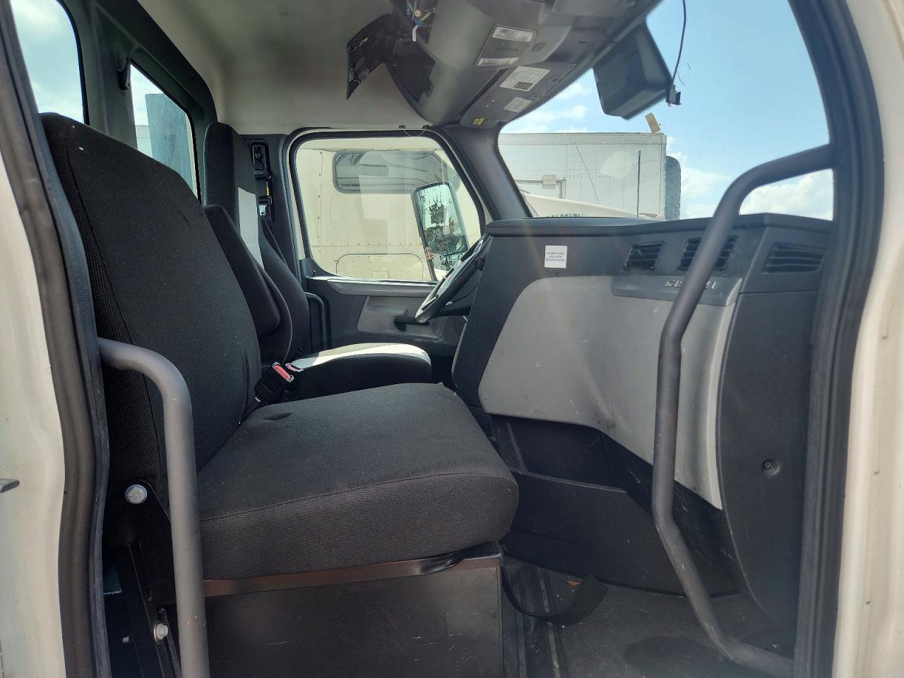 2022 Freigliner 2022 Freightliner Cascadia 126 DAY Cab Semi Truck