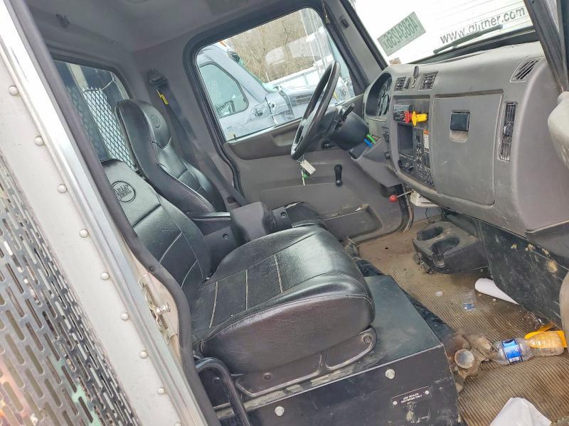 2016 Peterbilt 337 Flatbed Truck