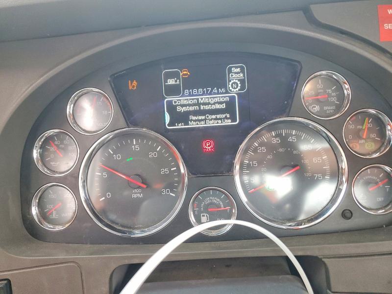 2015 Kenworth T680 Semi Truck