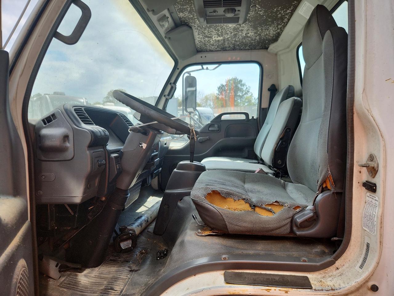 1998 Isuzu NPR BOX Truck