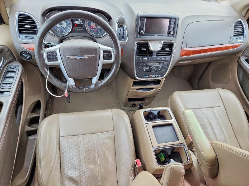 2013 Chrysler Town & Country Touring l
