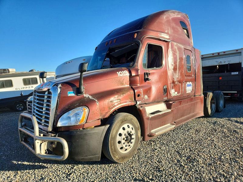 2017 Freigliner 2017 Freightliner Cascadia 125 Semi Truck