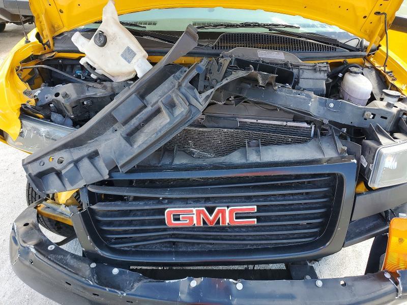 2022 GMC Savana BOX Truck