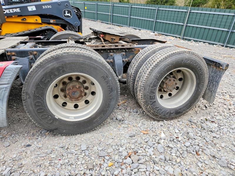 2007 Freightliner Conventional ST120