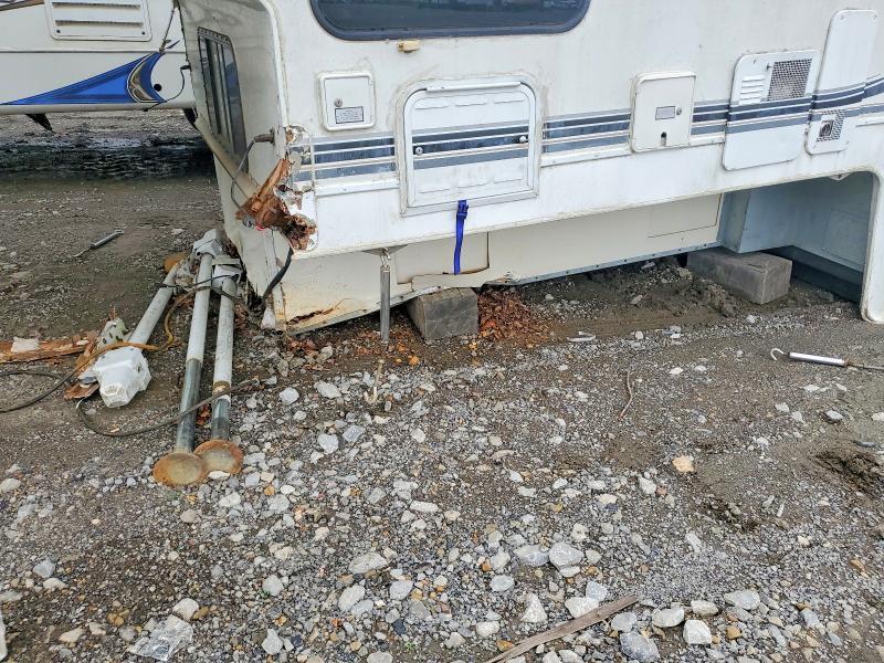 2002 Lance Camper