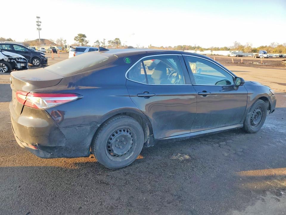 2019 Toyota Camry Hybrid le