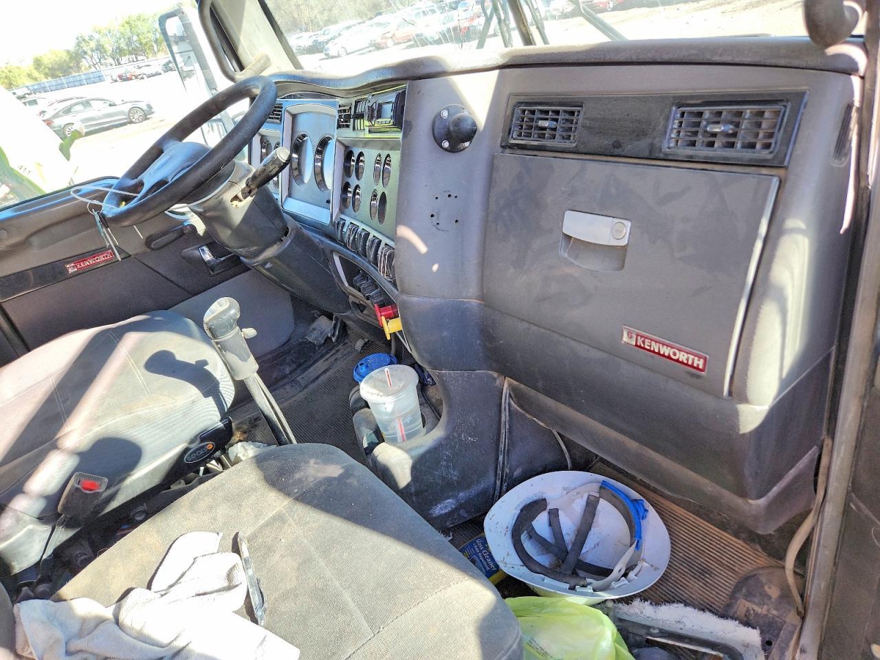2006 Kenworth T880 Semi Truck