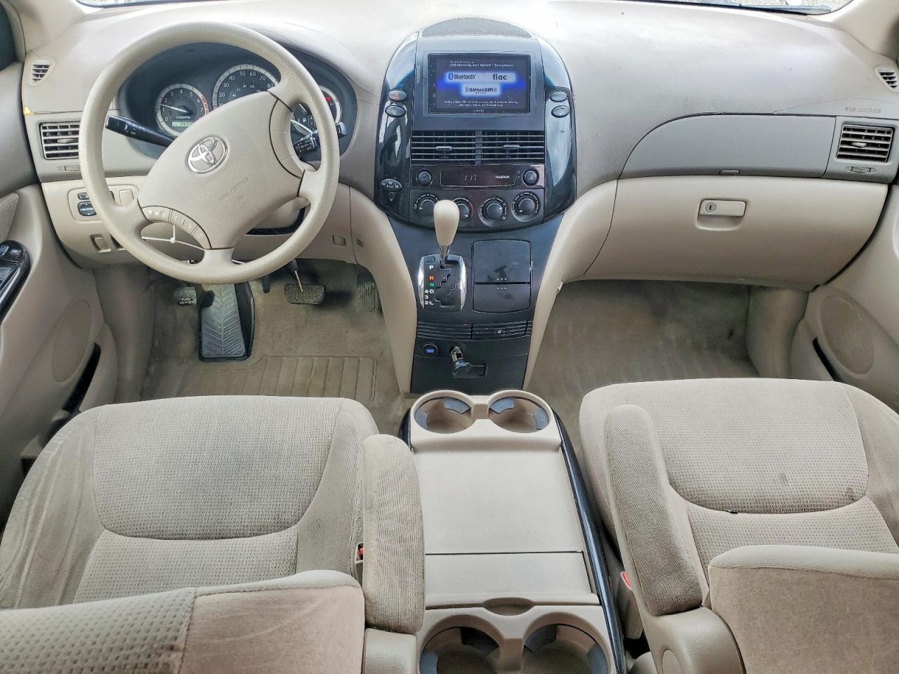2004 Toyota Sienna le 7 Passenger