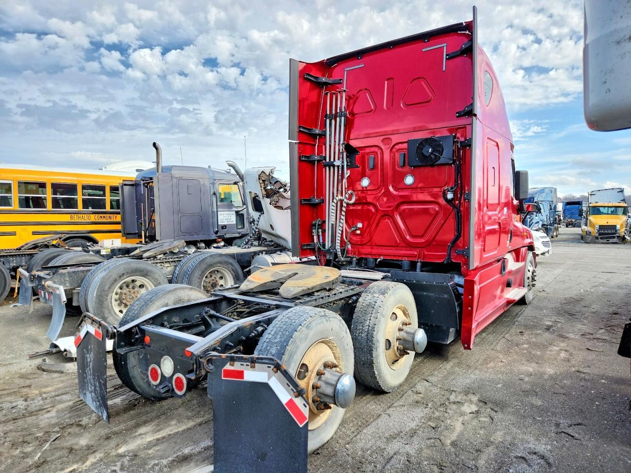 2018 Freightliner Cascadia 125 Semi Truck