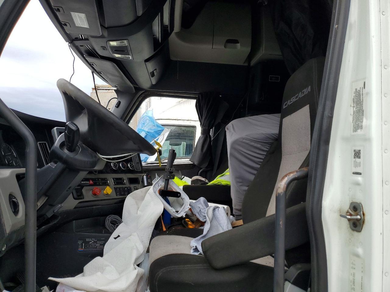 2020 Freightliner Cascadia 126
