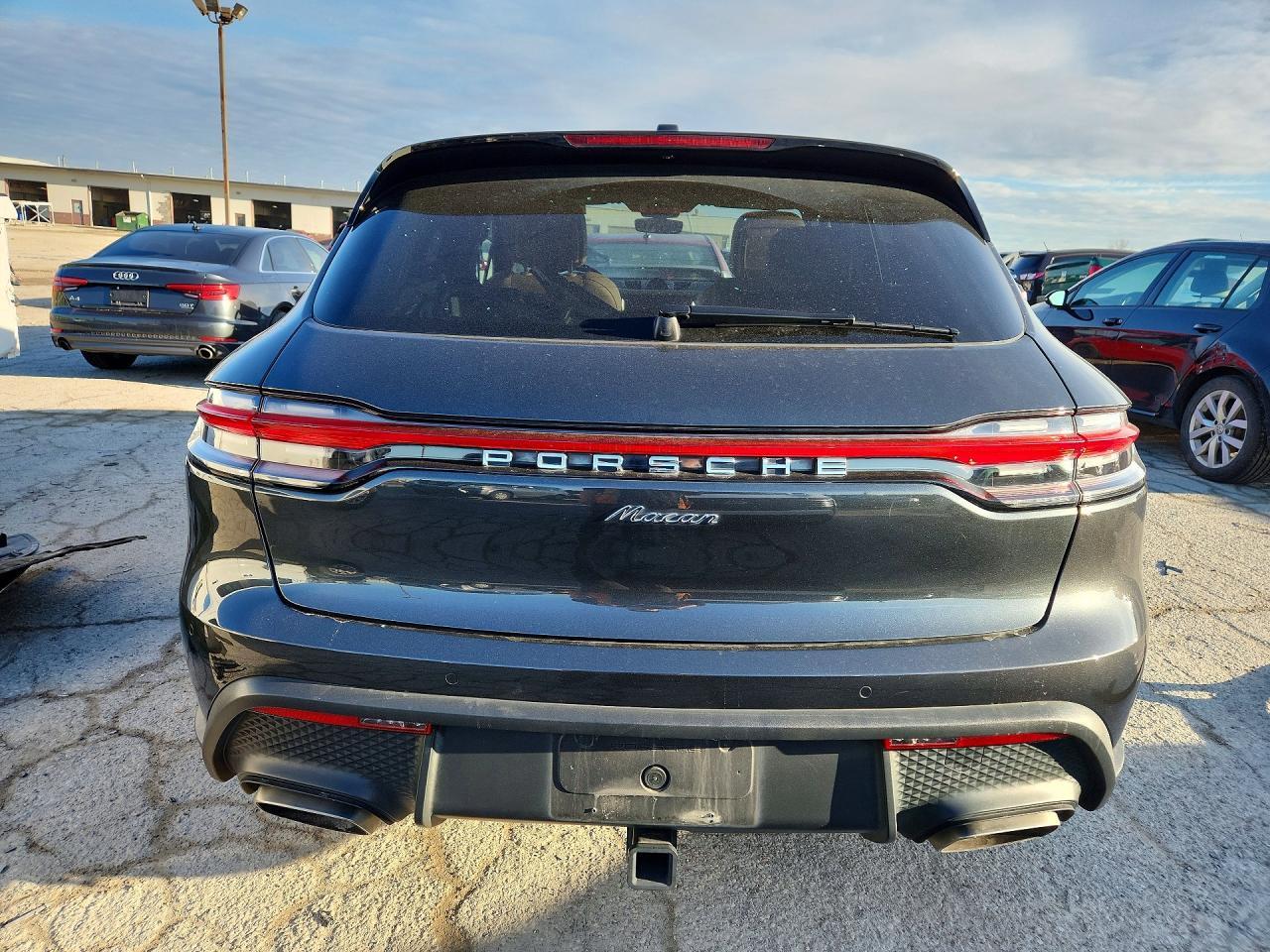 2023 Porsche Macan Base