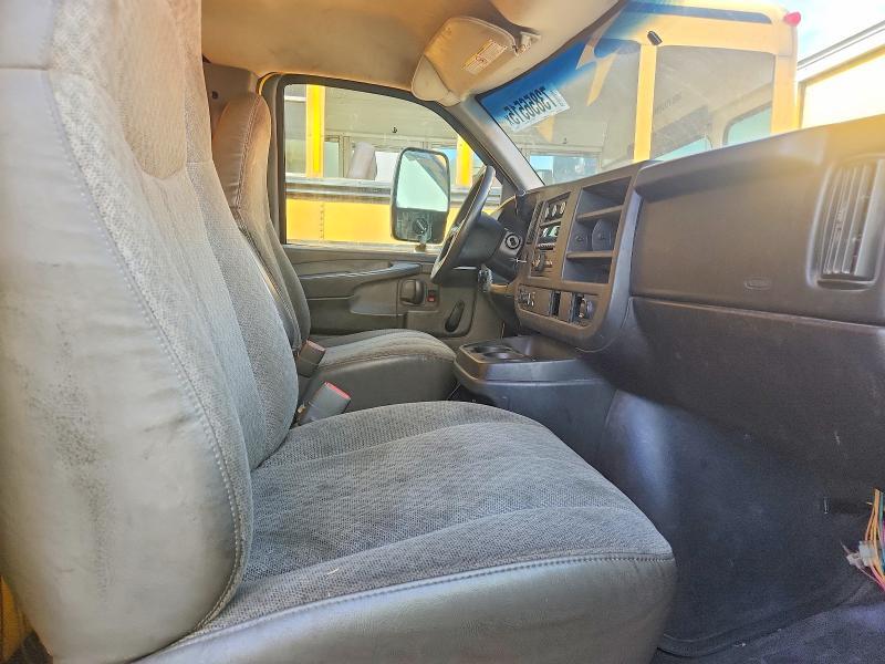 2008 GMC Savana box Truck