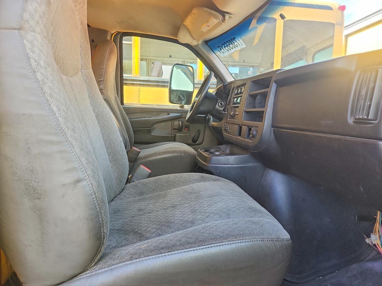 2008 GMC Savana BOX Truck