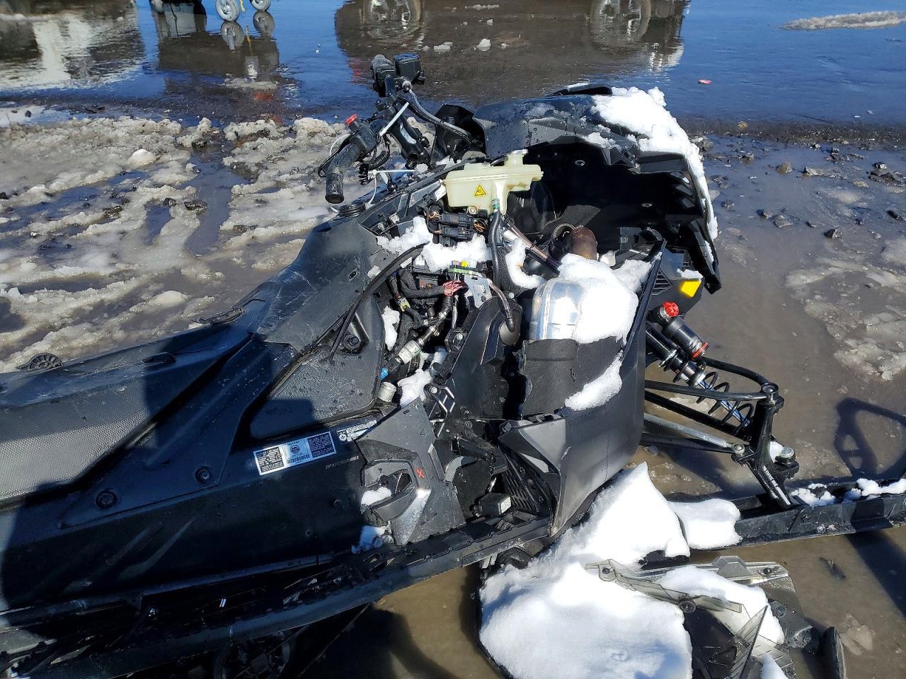 2025 Skidoo MXZ X 129 850 E