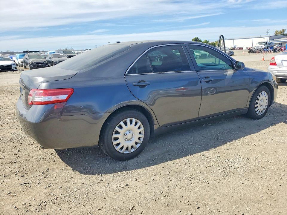 2011 Toyota Camry le