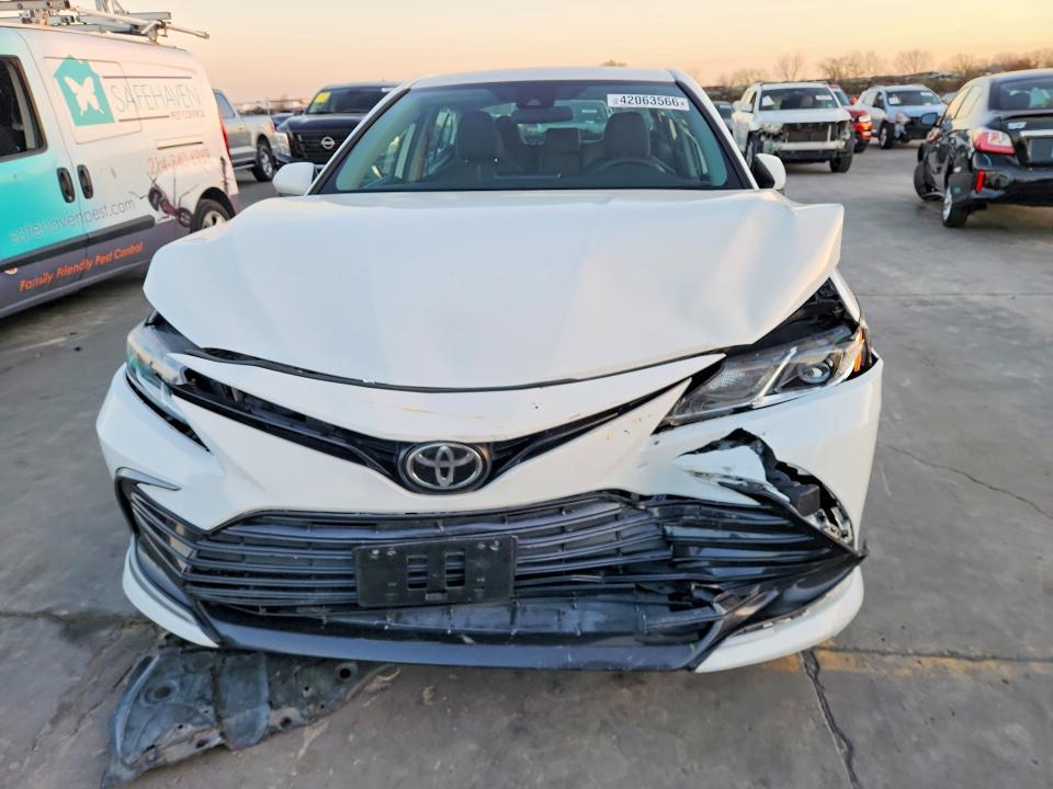 2021 Toyota Camry le