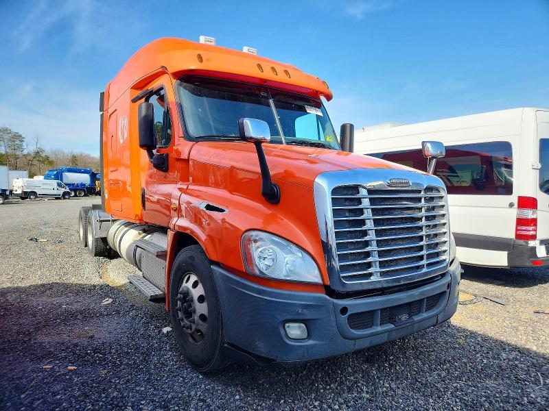 2018 Freigliner 2018 Freightliner Cascadia 125 Semi Truck
