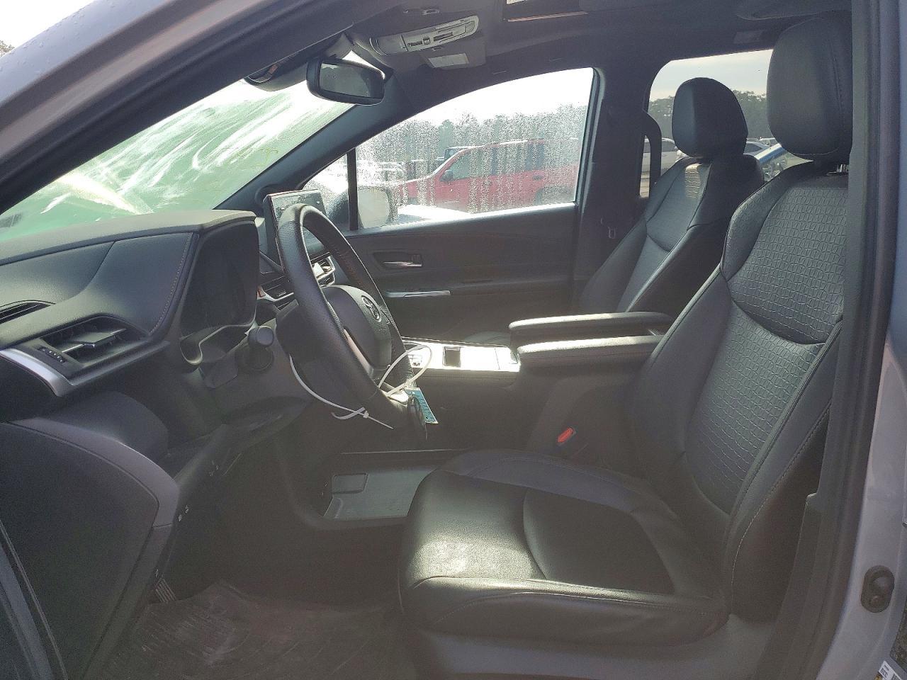 2024 Toyota Sienna Woodland Edition