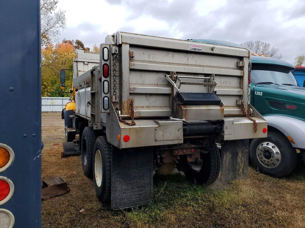 2017 Freigliner 108SD