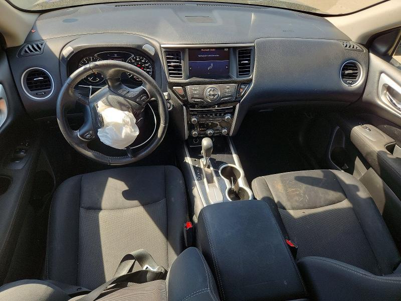 2017 Nissan Pathfinder sv