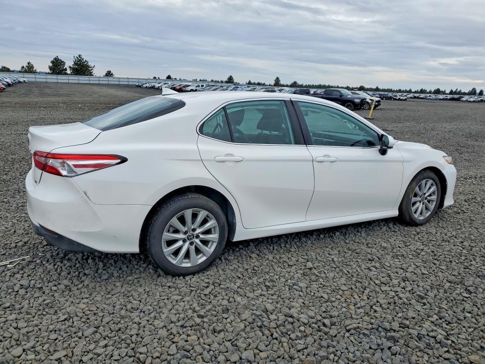 2020 Toyota Camry le