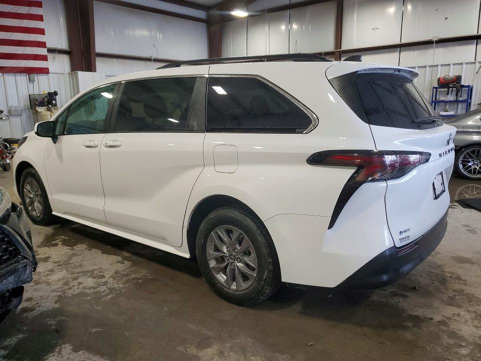 2025 Toyota Sienna le