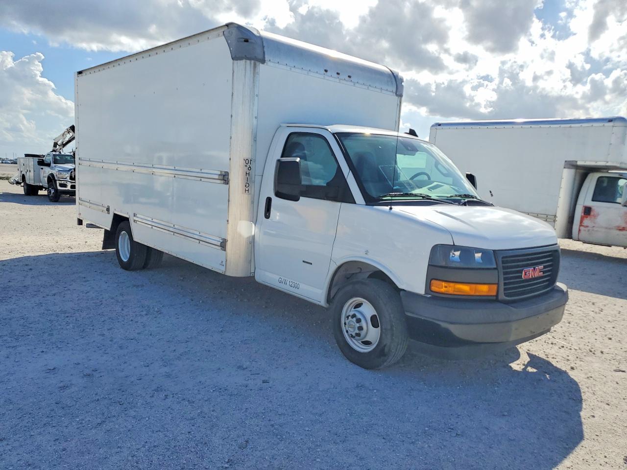 2020 GMC Savana BOX Truck