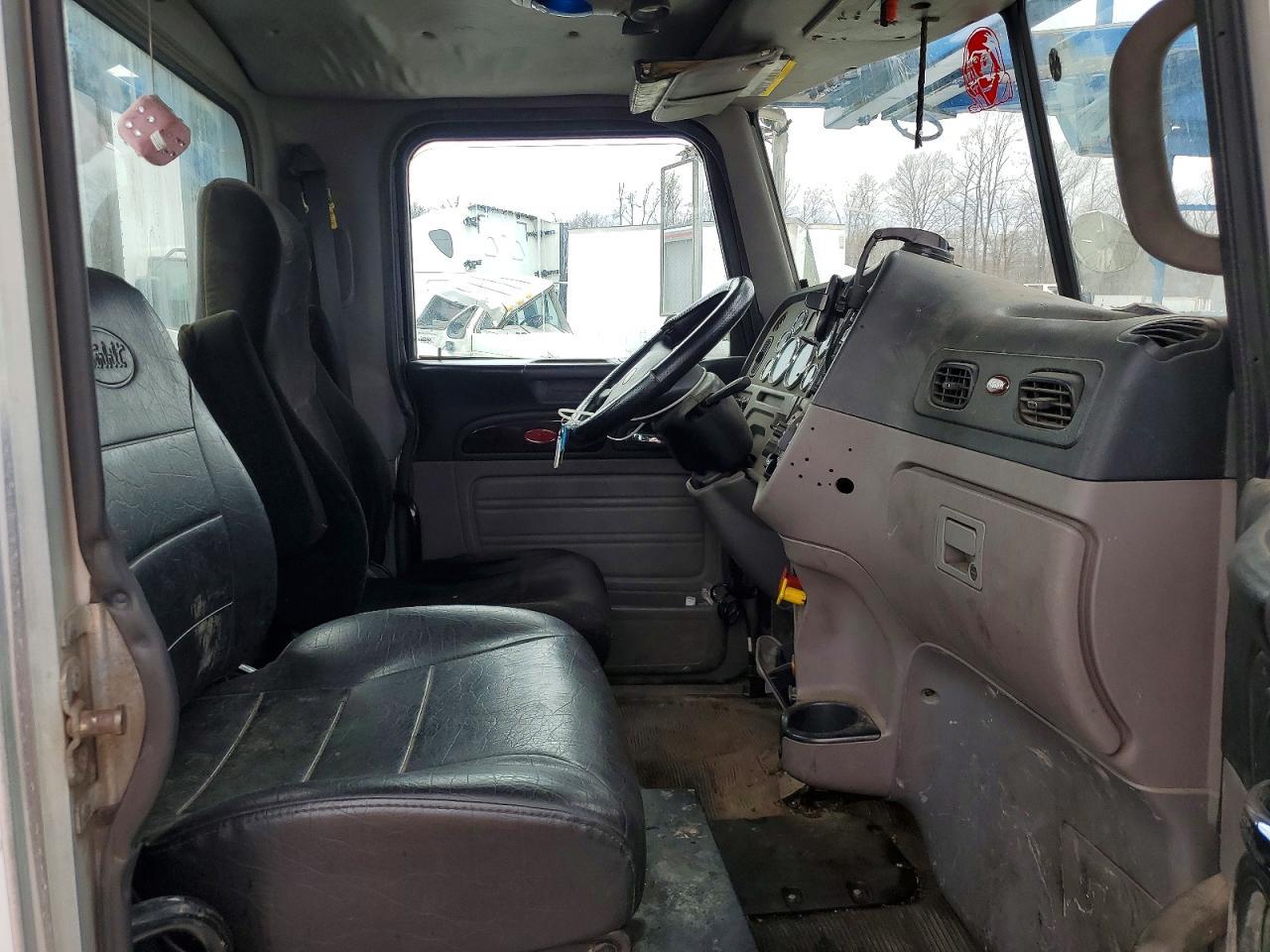 2013 Peterbilt 365 Car Hauler Truck