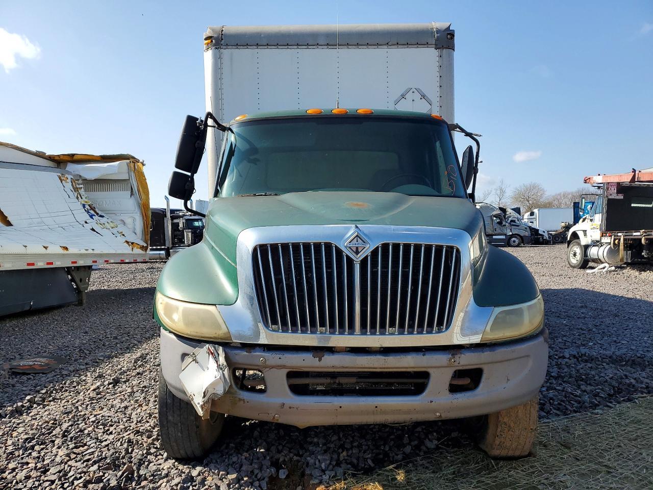2004 International 4300 BOX Truck