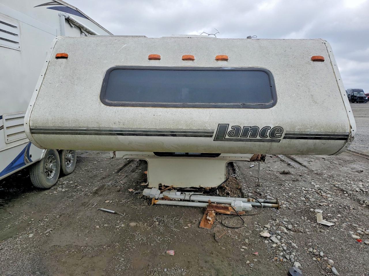 2002 Lance Camper