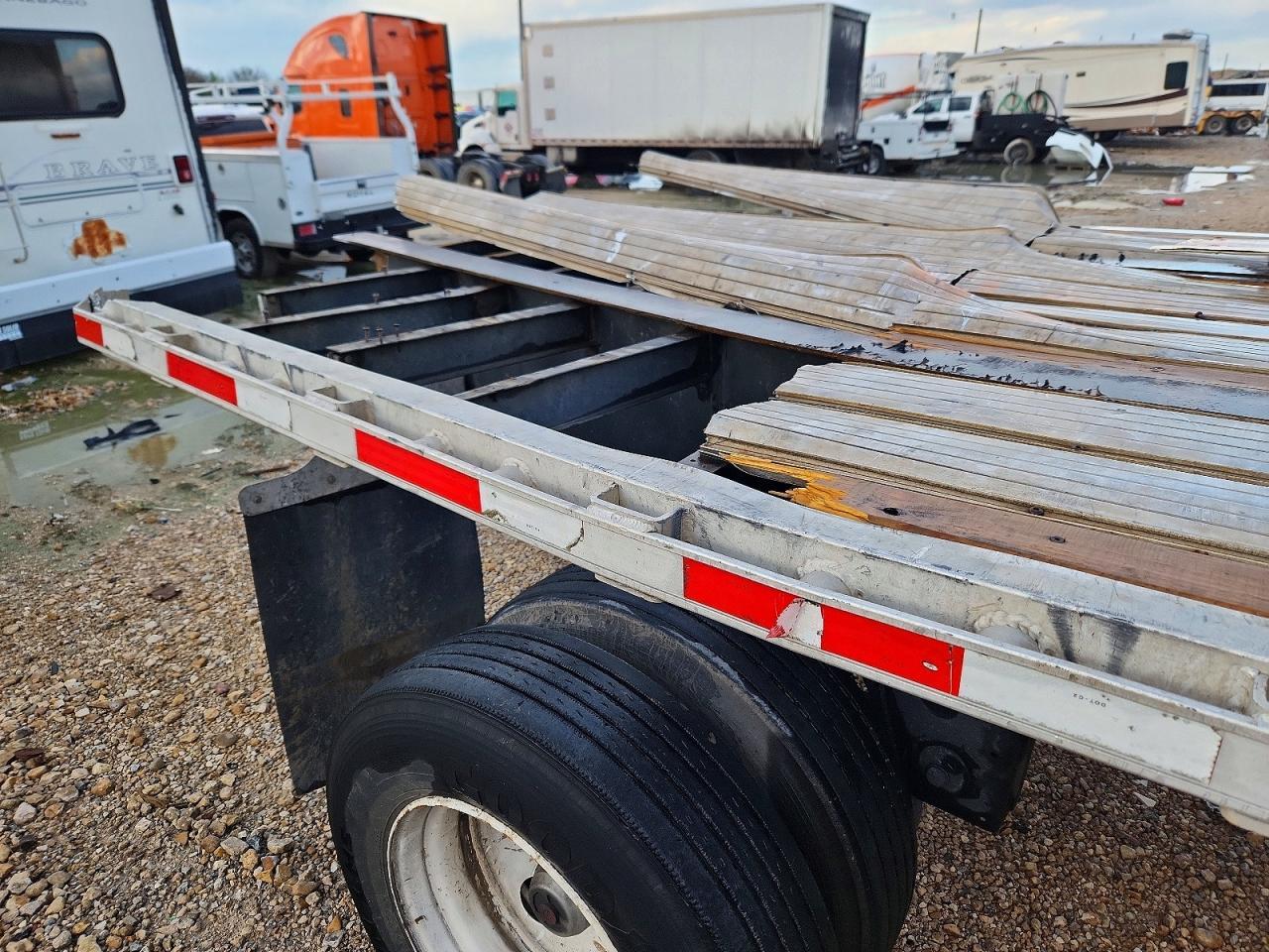 2013 Transcraft Flatbed Trailer