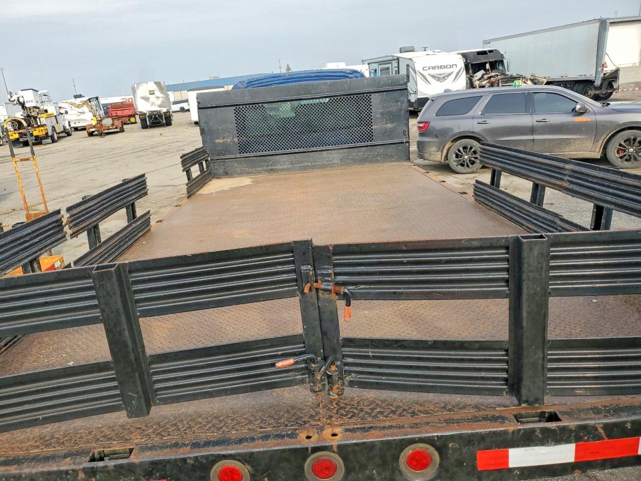 2004 GMC C5500 Flatbed Truck