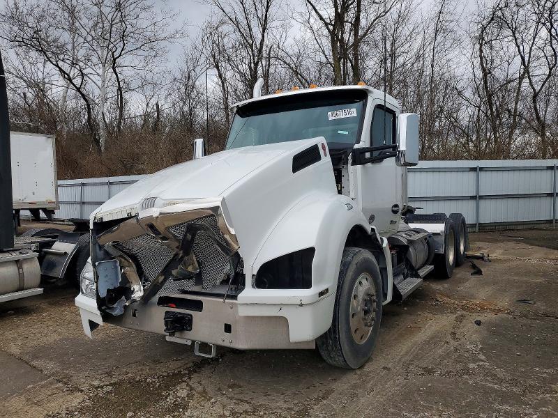 2024 Kenworth T880 Semi Truck