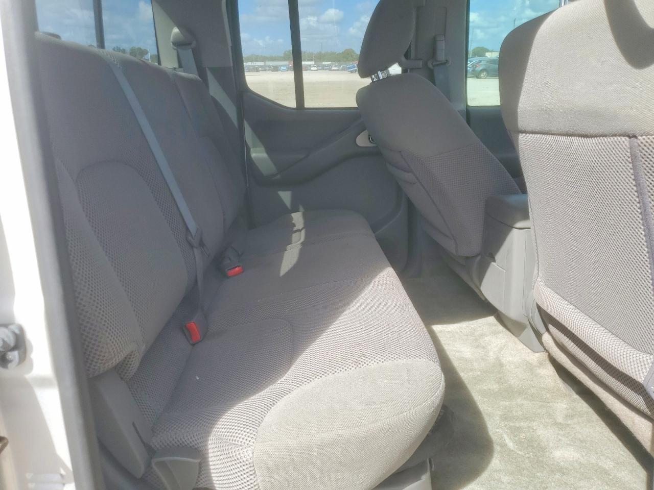 2015 Nissan Frontier SV