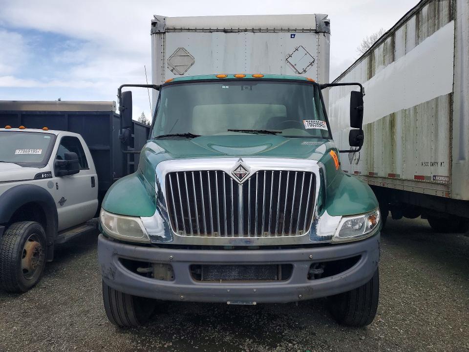 2009 International 4300 box Truck