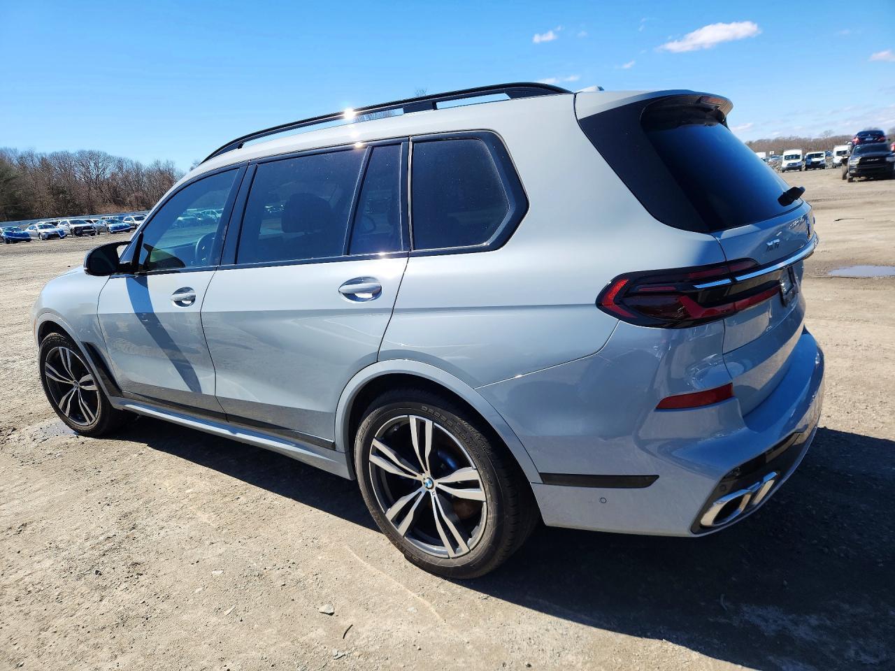 2025 BMW X7 M60i