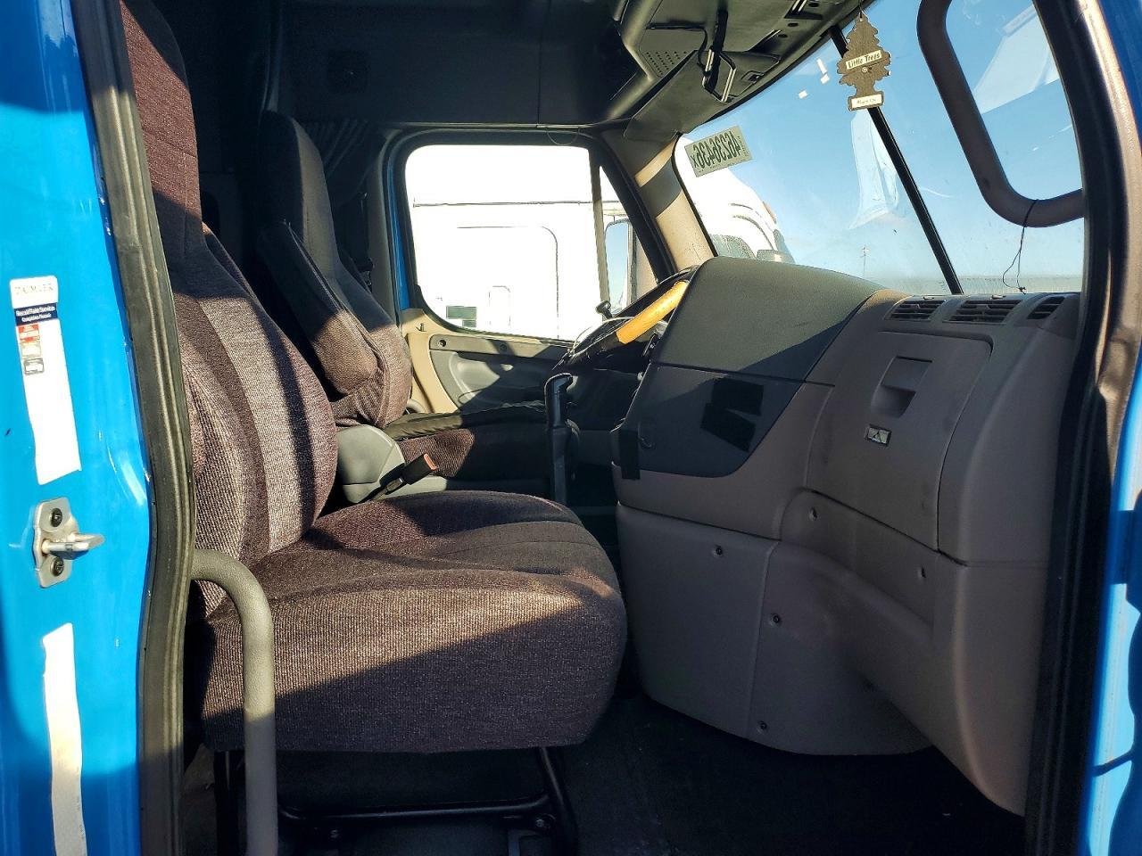 2014 Freightliner Cascadia Semi Truck