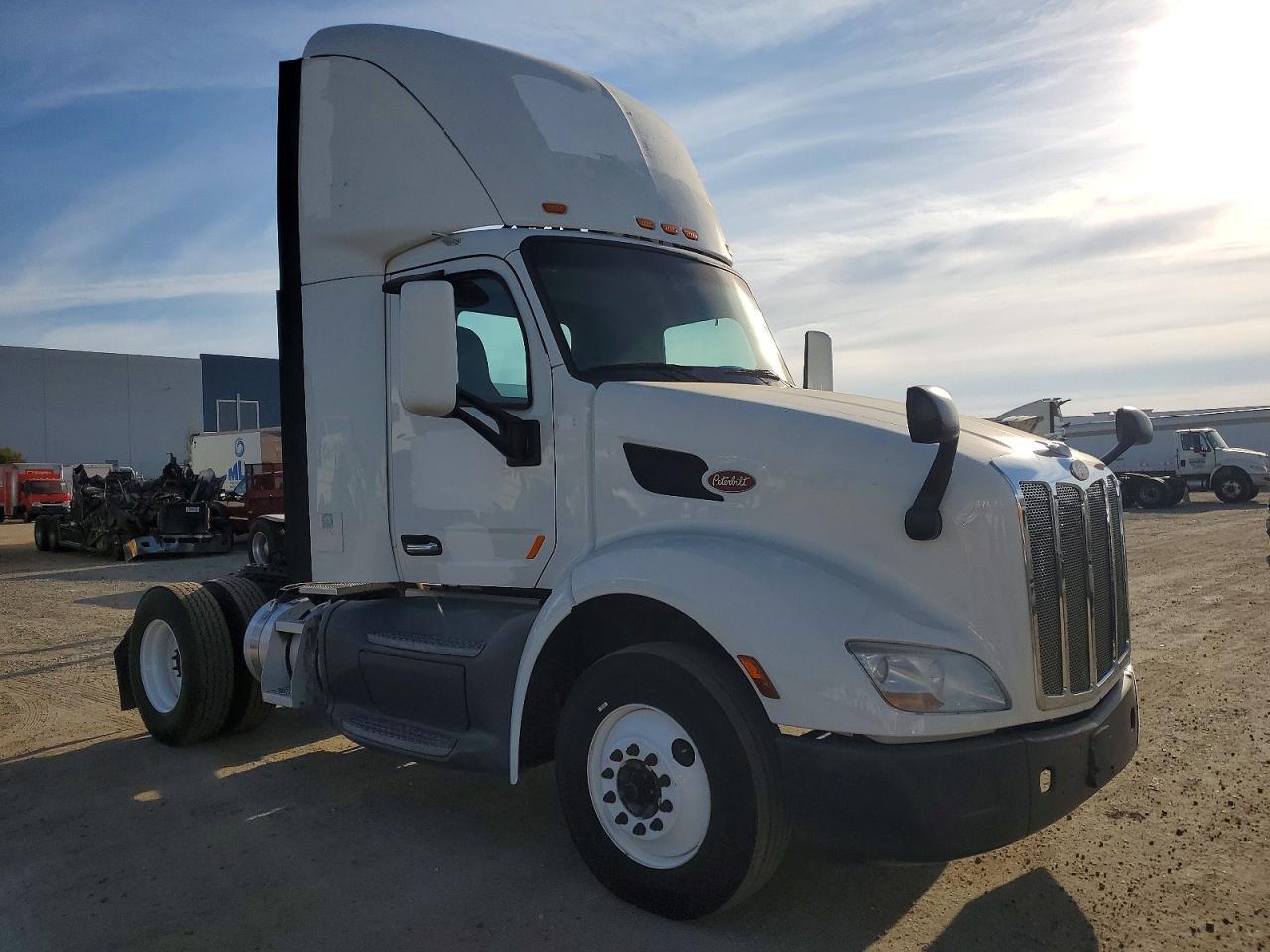 2017 Peterbilt 579