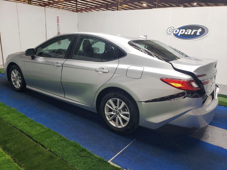 2025 Toyota Camry le