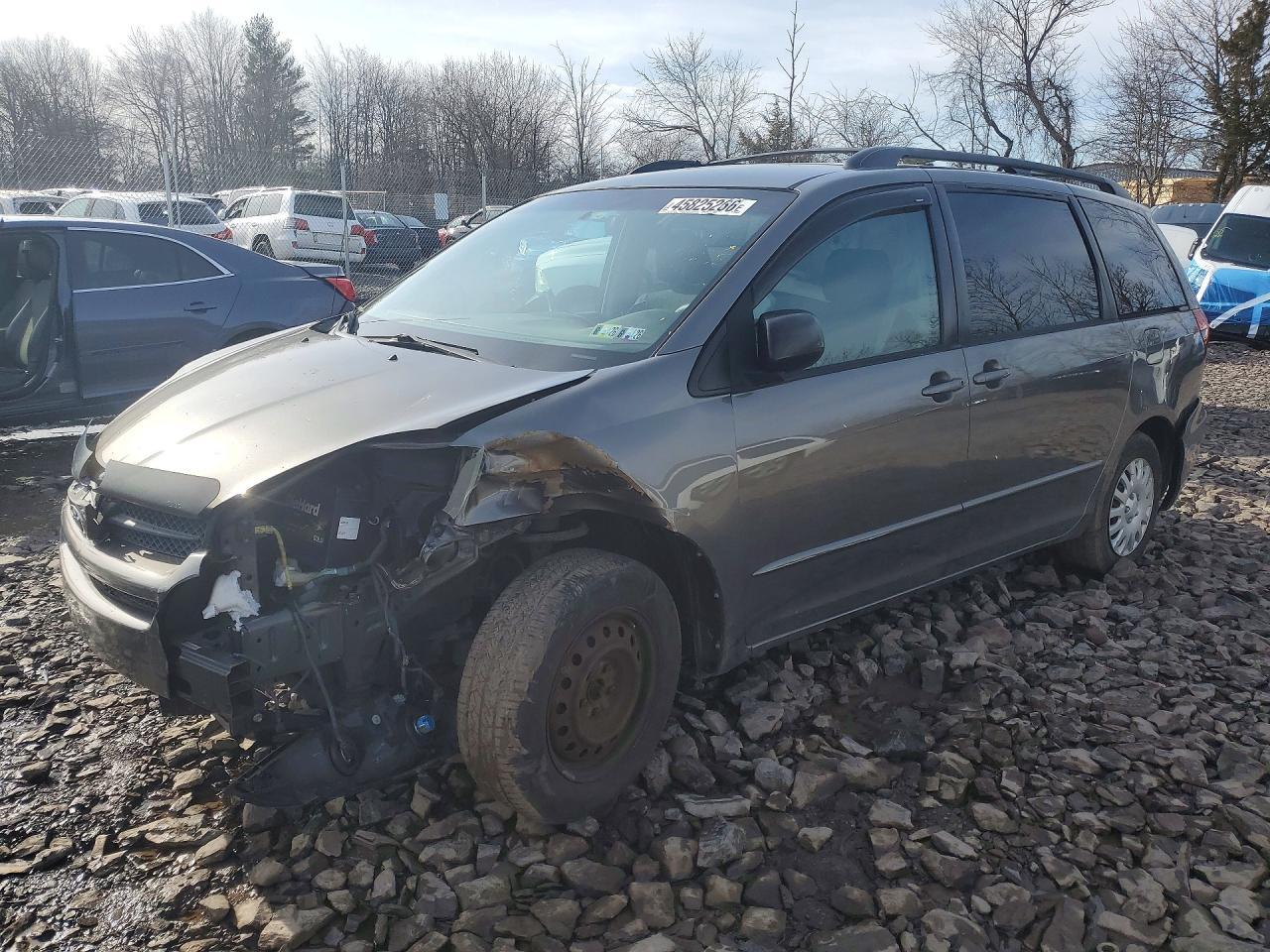 2004 Toyota Sienna le 8 Passenger