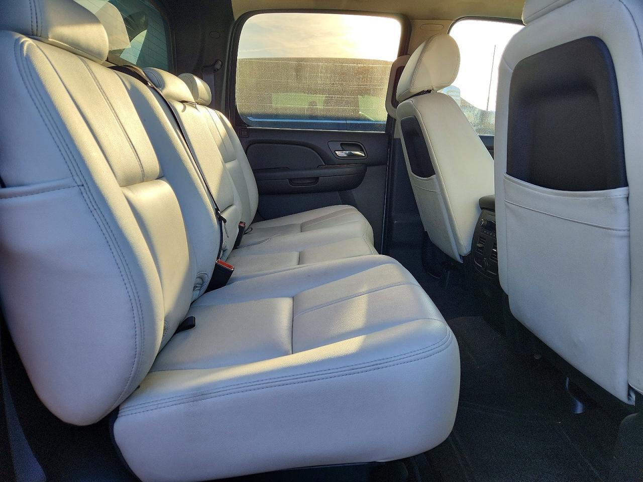 2013 Chevrolet Avalanche LS